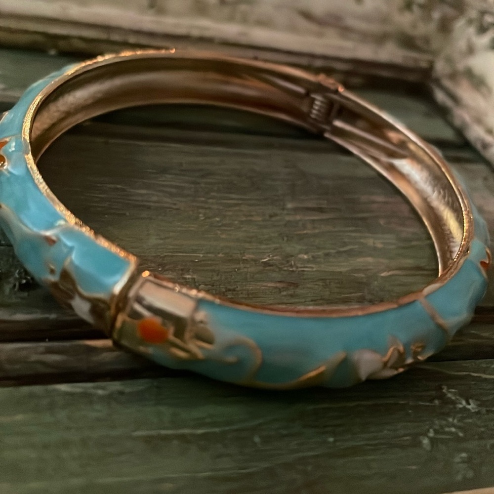 Flower clamp bracelet